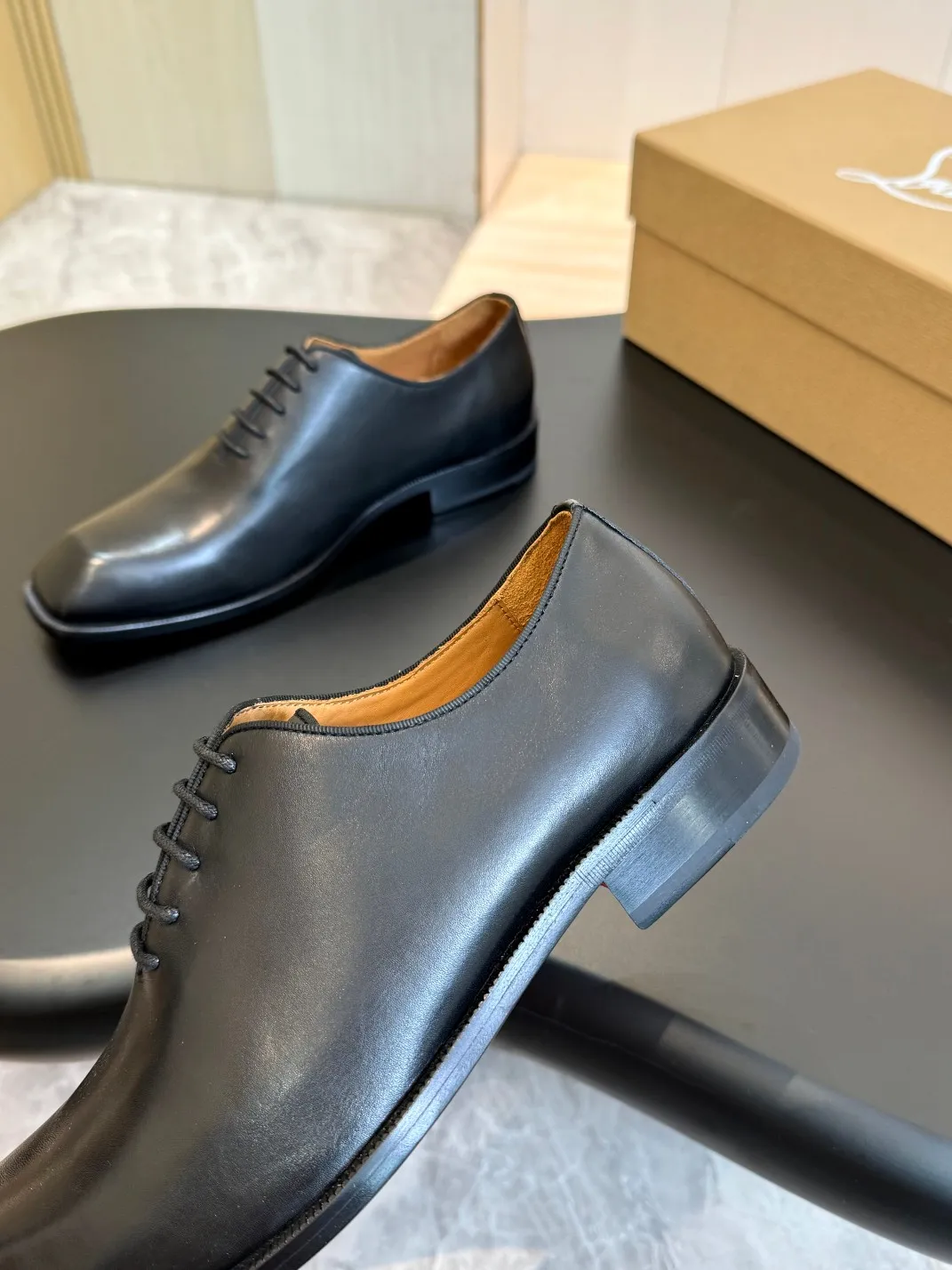 [CL red-soled shoes] Top P: 1020💰 Size 39-44 (⚠️38.45.46 custom-made, non-refundable and non-exchangeable) 🆑High-end men’s business formal leather shoes, original and genuine top-quality goods ••✅💯 Top-quality original order purchasing agent! Original imported patterned cowhide ➕Imported cowhide lining ➕Cowhide feet ➕Original leather outsole~🉑️Feel free to compare the authentic ones!
